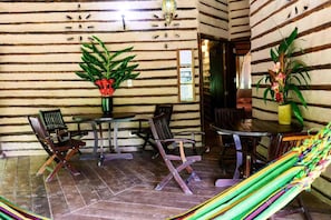 Tempat makan luar