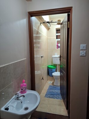 Bathroom - 1-bedroom apartment in Muranga County,Kenol town perfect for relaxing stay. (Muranga County)