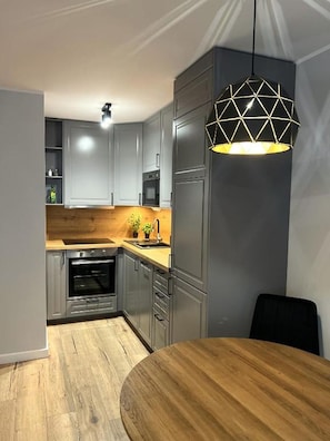 Standaard appartement, 1 slaapkamer | Privékitchenette | Een koffiezetapparaat/waterkoker, een waterkoker, een broodrooster