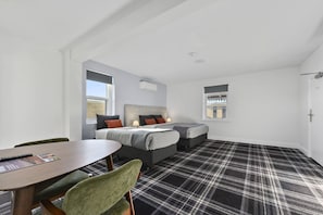 Unclassified image, 3 of 18, button - Grays Hotel (George Town)