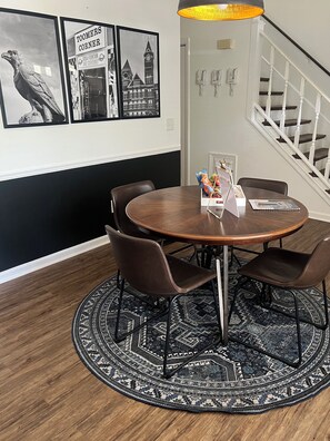 Dining - The Heritage Home, Walk to Downtown (Auburn)