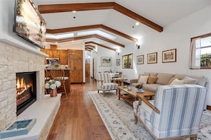 Living Room with Gas Fireplace and Smart TV - 4090 Oceans of Time - Stunning Carmel Cottage (Carmel-by-the-Sea)