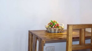 Quarto solteiro luxo | Opções para refeição