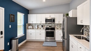 Private kitchen -  Enjoyable 2-bedroom apartment in wonderful Denton, Near Denton Medical Center. (Denton)