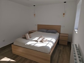 Room - Holiday Home with Beautiful Views near Gerês Park, Private Terrace, Wi-Fi & Air Conditioning (Lindoso)