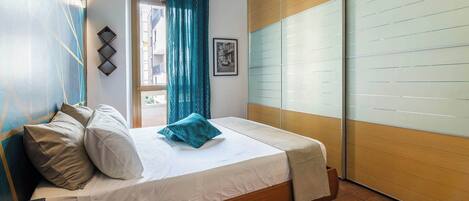 Iron/ironing board, WiFi (free), bed sheets