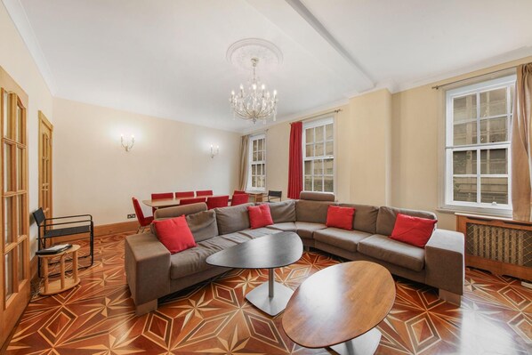 Unclassified image, 1 of 30, button - Bright and Spacious Apartment near Hyde Park - Pass the Keys (London)