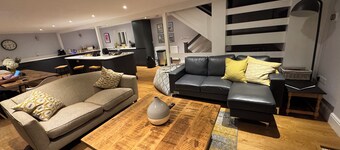 Spacious Merchants House overlooking estuary in Pembrokeshire. Stunning views.