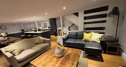 Spacious Merchants House overlooking estuary in Pembrokeshire. Stunning views.
