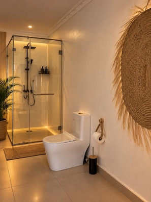 Deluxe Villa, Patio, Pool View | Bathroom | Hair dryer, soap, shampoo, toilet paper