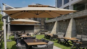 Outdoor dining - Lake Side (Dilijan)