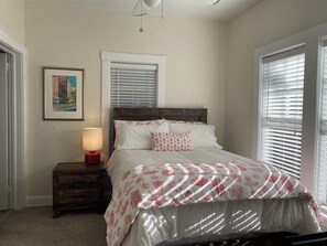 Room - Tropical 1920s Bungalow with Saltwater Pool (Tampa)