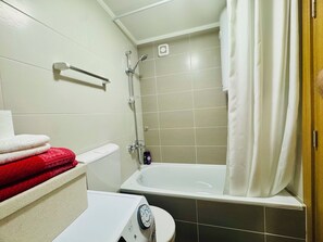 Hårføner, håndklær, såpe og toalettpapir