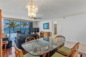 Dining Room With Ocean View - Kahana, Valley Isle Resort, Spacious 4 BR, Beachfront, Sleeps 12 (Lahaina)