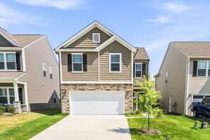 Unclassified image, 2 of 44, button - The Velvet Stay - Beautiful 2-Story, 3-Bedroom Home in Salisbury (Granite Quarry)