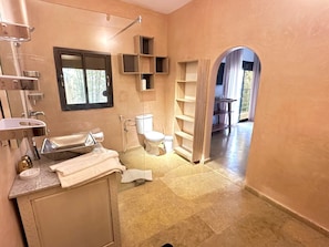 Bathroom - Beautiful 7-bedroom riad with AC in charming Marrakech (Marrakech)