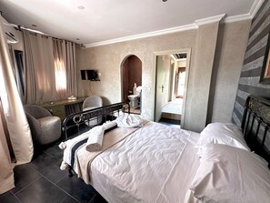 Room - Beautiful 7-bedroom riad with AC in charming Marrakech (Marrakech)