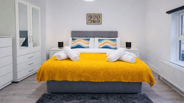 Room - Exquisite Four Double Bedroom House/Free Parking (Nottingham)