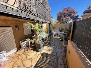 Unclassified image, 2 of 18, button - Unique 2-bedroom apartment with a tree-lined garden and a terrace (Fuveau)