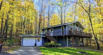 Tranquil 3-bedroom chalet n charming Stanwood