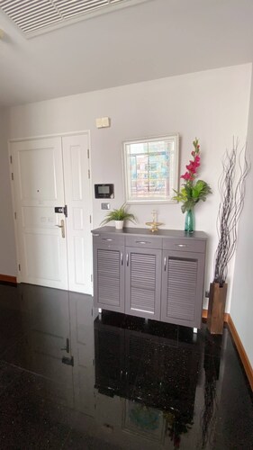 Bangkok Penthouse Escape Near MRT