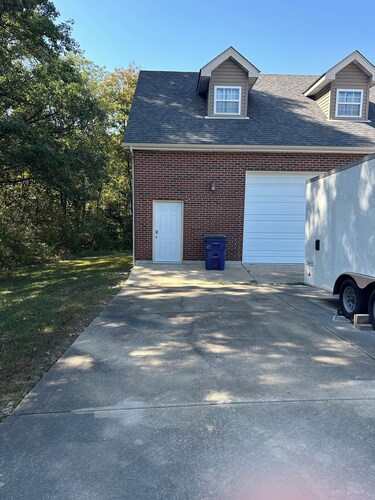 Cozy 1-bedroom studio in tranquil Moscow Mills with AC
