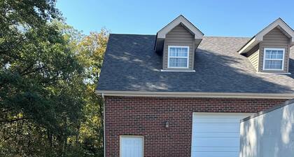 Cozy 1-bedroom studio in tranquil Moscow Mills with AC