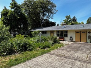Unclassified image, 3 of 26, button - 16th ave Sanctuary-3 be (Eugene)