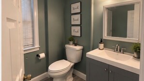 Dusche, Handtücher, Seife, Toilettenpapier
