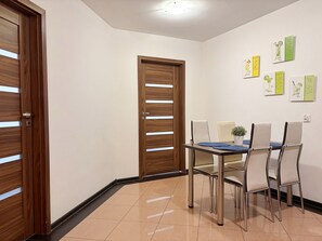 Comfort Apartment | Dining - MARGI City 10 Apartament (Szczecin)