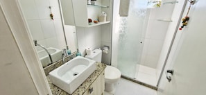 Apartment | Bathroom | Shower, towels, soap, toilet paper - COSTE0115 - Cond Alamanda Residencial (Salvador)