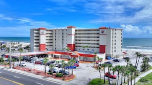 Exterior - Oceanfront views from anywhere in the Surf Shack! Pool, WiFi, TV,Grill,BchChairs (Daytona Beach)