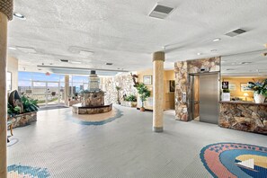 Lobby - Oceanfront views from anywhere in the Surf Shack! Pool, WiFi, TV,Grill,BchChairs (Daytona Beach)