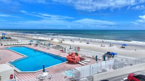 Pool - Oceanfront views from anywhere in the Surf Shack! Pool, WiFi, TV,Grill,BchChairs (Daytona Beach)
