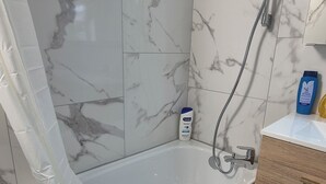 Unclassified image, 3 of 53, button - Vrbo Property (Champigny-sur-Marne)