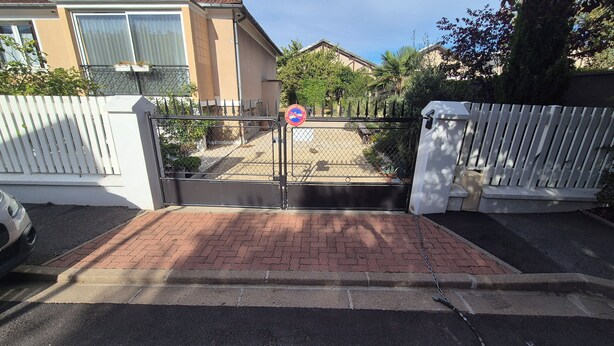 Unclassified image, 1 of 53, button - Vrbo Property (Champigny-sur-Marne)