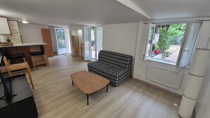 Unclassified image, 4 of 53, button - Vrbo Property (Champigny-sur-Marne)