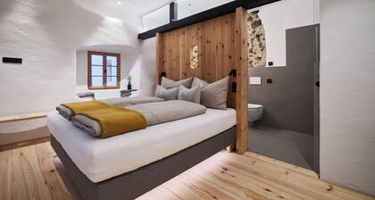 Peace, Wine & Spa – Couples' Apartments at the Historic Steidacherhof