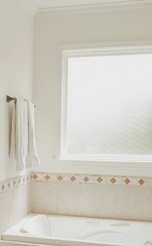 Bathroom - Peaceful Home Just 10 Minutes from Oxford Square (Oxford)