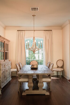 Dining - Peaceful Home Just 10 Minutes from Oxford Square (Oxford)