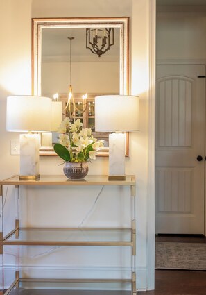A white console table with two lamps, a mirror above, and a vase with flowers. - Peaceful Home Just 10 Minutes from Oxford Square (Oxford)