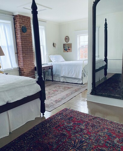 Welcoming 1-bedroom bed & breakfast in charming Spring Grove