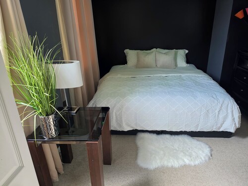 Guests can enjoy a peaceful neighborhood conveniently with local attractions.