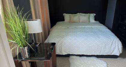 Guests can enjoy a peaceful neighborhood conveniently with local attractions.