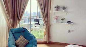 Living area - Stylish Bangkok Escape Pool Gym & City Views (Bangkok)