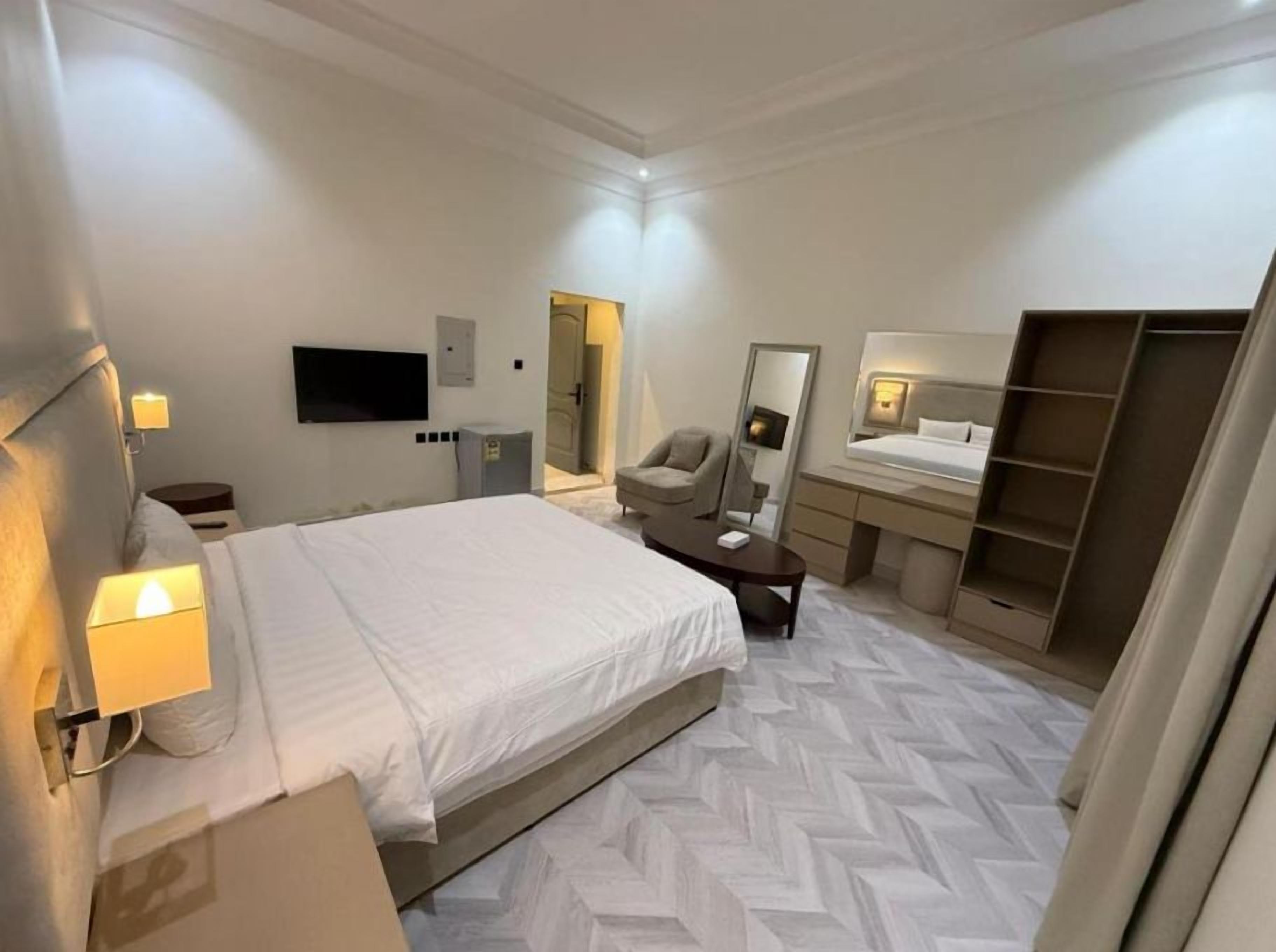 Memory foam beds, in-room safe, WiFi (free), bed sheets