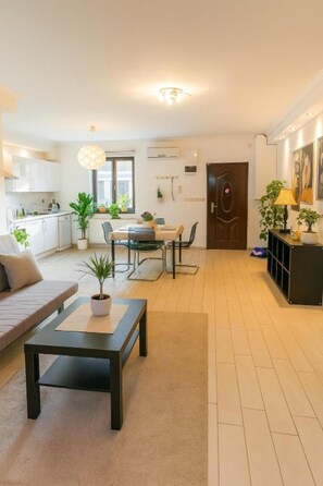 Living area - Central Astoria Spacious Apartment (Budapest)