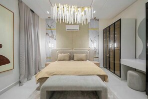 Room - Bell - 3-bedroom apartment with pool/gym in Ologolo, Lekki. (Lekki)