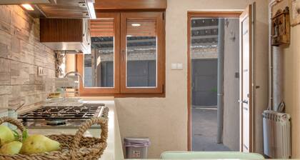 Holiday Home 'Casa Paxariego' with Private Terrace, Garden, Wi-Fi and Barbecue in Camponaraya, El Bierzo