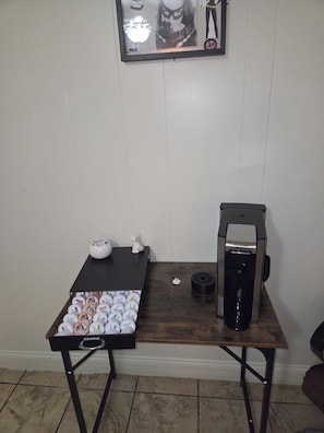 A kitchenette with a coffee machine, a kettle, and a Keurig coffee maker on a wooden table. - Hero's Hideaway, North Jackson, Sleeps 8 (Jackson)